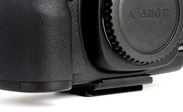 Kiwifotos redukce Olympus OM na Canon EOS