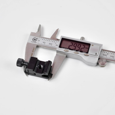 Cold Shoe kovová redukce se závitem 1/4" pro montáž na stativ