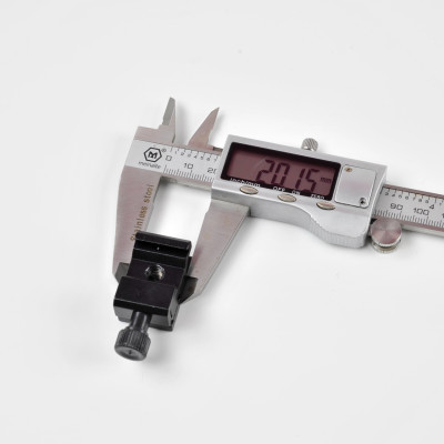 Cold Shoe kovová redukce se závitem 1/4" pro montáž na stativ