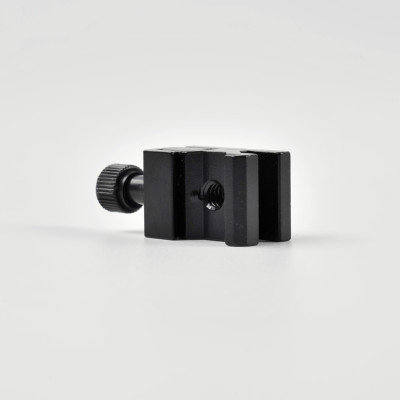 Cold Shoe kovová redukce se závitem 1/4" pro montáž na stativ