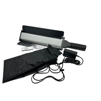 RGB 20W LED light bar, infinitely adjustable temperature, intensity and colour of light. Integrated battery, remote control, 55