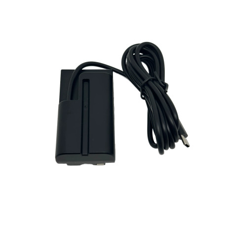 Atrapa štandardnej batérie NP-F550 s konektorom USB-C pre dlhotrvajúce napájanie svetiel, monitorov